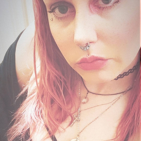 Meet your Posher, Elisa - Picture 1 of 1